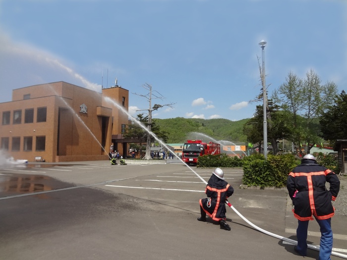 消防団模擬火災訓練